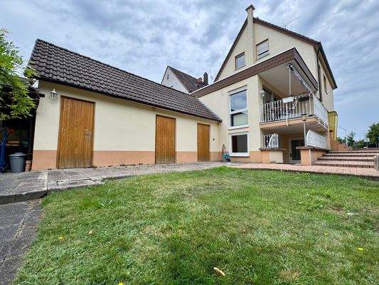 Haus mit Schuppen.jpg