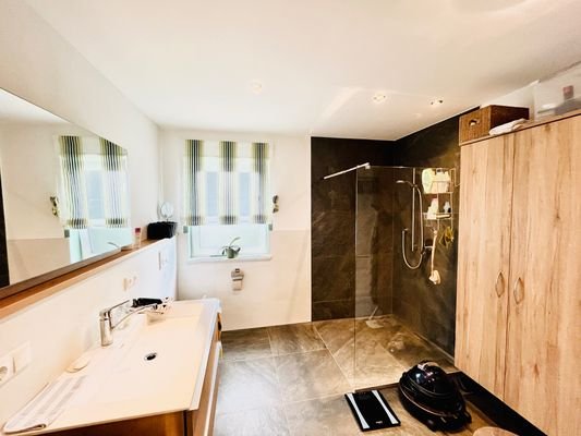 Badezimmer EG