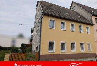 Außenansicht mit Zuwegung