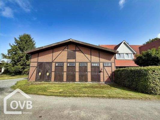 Straßenansicht Halle