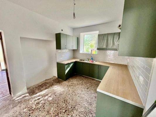 Kreta, Pachia Ammos: Teilweise renoviertes Haus mit Garten zu verkaufen