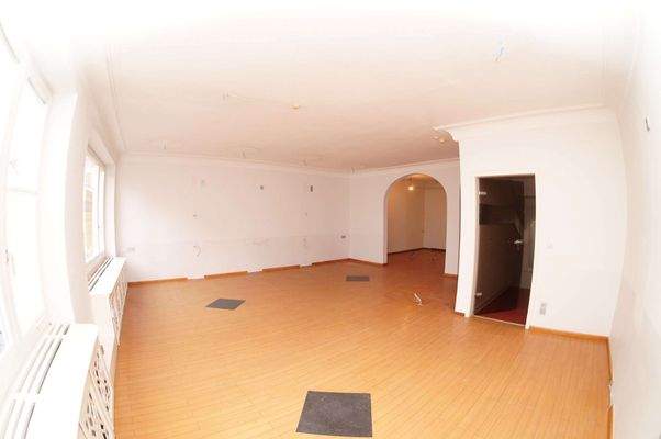 Blick in den Raum von rechts