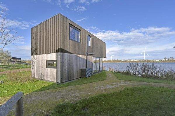 Luxus 4-Personen-Ferienhaus direkt am Wasser im Roompot Lakeside Resort Brielle mit 2 Schlafzimmern und 2 ensuite Badezimmern023