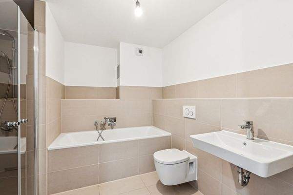 Wannenbad mit Dusche - Beispiel (3)