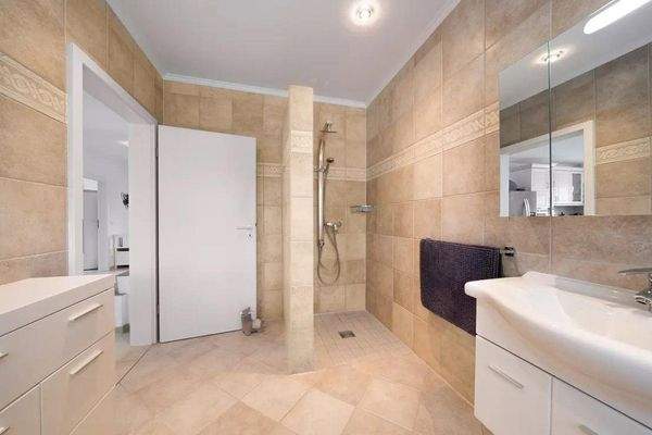 Gäste WC mit Dusche