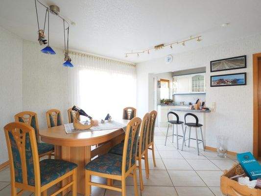 Esszimmer (linke Haushälfte)