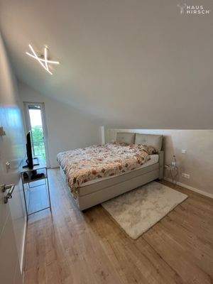 Rechte Seite: Zimmer 1 im OG…