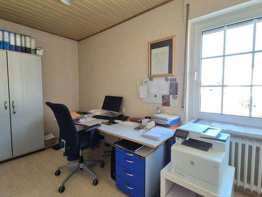 Büro 2.jpg