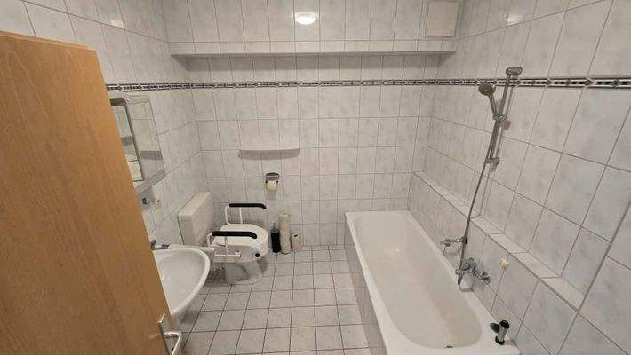 Badezimmer mit Wanne