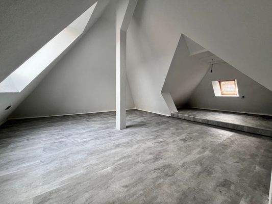 Zweiter großer Raum im DG