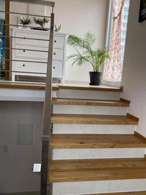 Treppe ins Obergeschoss