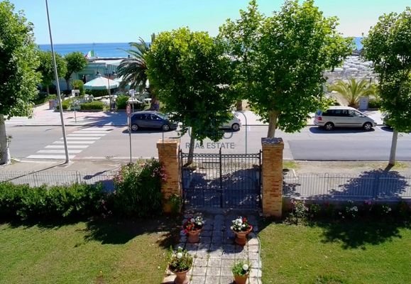 Historische Villa mit Garten direkt am Meer in Giulianova Lido - Abruzzen