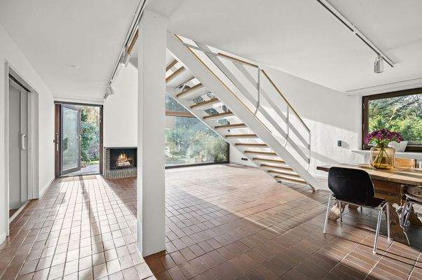 Erster Blick in den beeindruckenden Wohnbereich