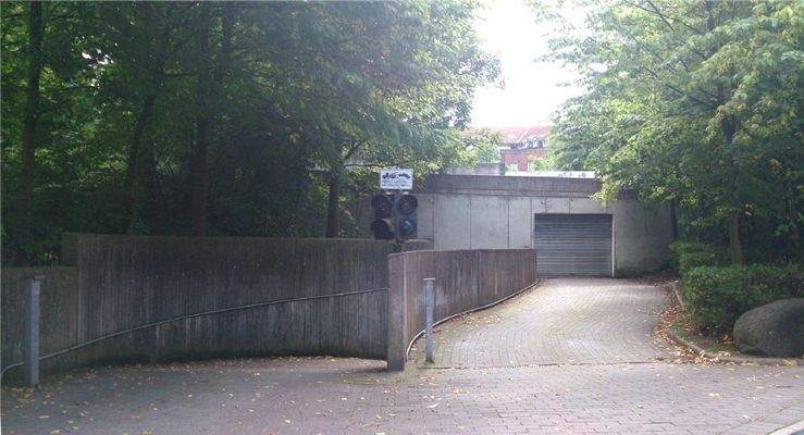 Ein- und Ausfahrt Tiefgarage Saarbrückenstraße