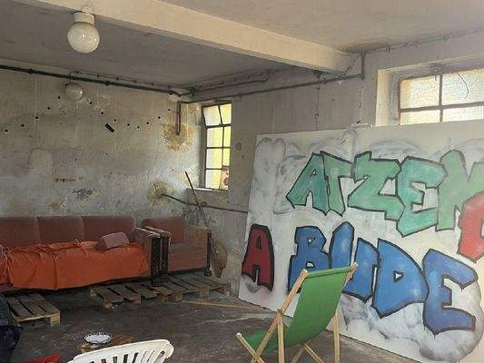 Garage im Nebengebäude