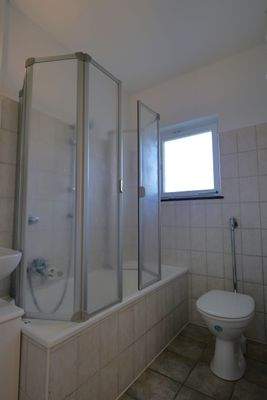 Tageslichtbad mit Wanne