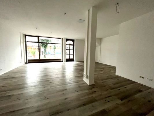 Geräumige Gewerbefläche