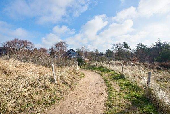Dünenwege ein paar Meter entfernt