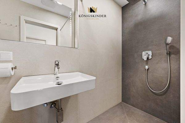 ...mit Bodenebener Dusche...