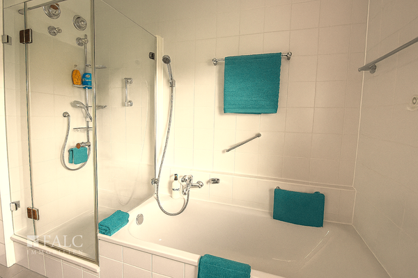 Bad Dusche Einrichtungsbeispiel