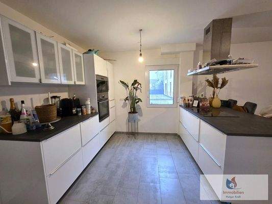 Wohnküche und Essbereich