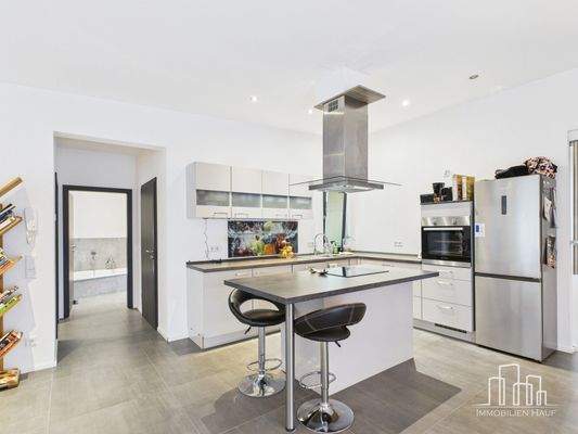 CAM02839G0-PR0330-STILL013