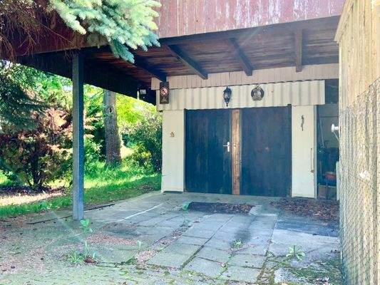 Geräumige, massive Garage