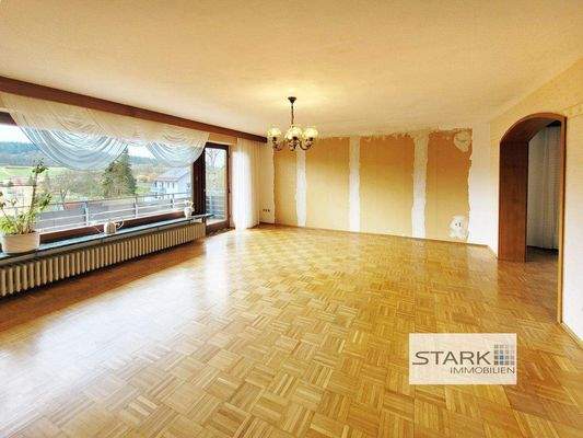 EG Wohnzimmer Balkon.jpg