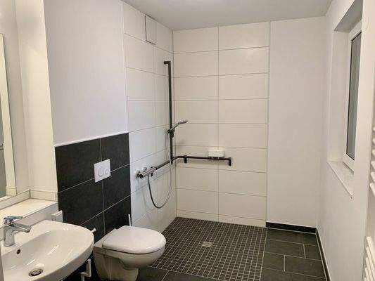 22. Whg 24, 2-Zimmer-Whg, Badezimmer 1