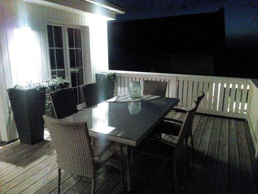 Dachterrasse, abends