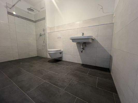 Badezimmer mit Dusche