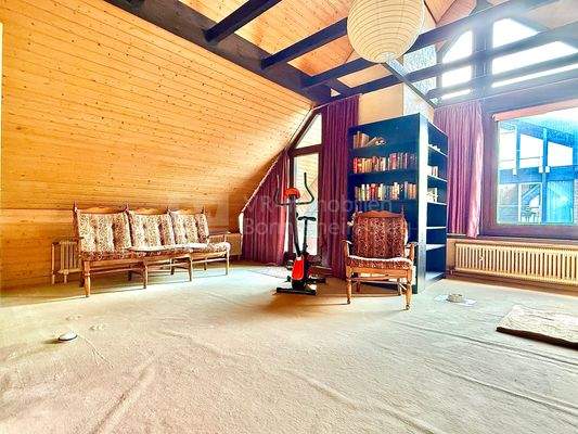 Schlafzimmer mit Balkonfenster 