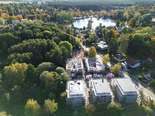 fußläufig gelegener Badesee.JPG