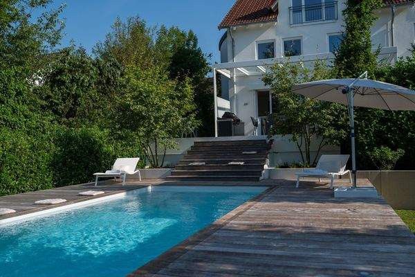 Pool mit Liegefläche