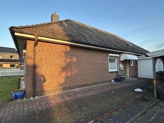 Auffahrt und Eingangsbereich