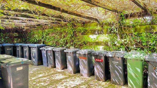 zentraler Abstellplatz aller Tonnen