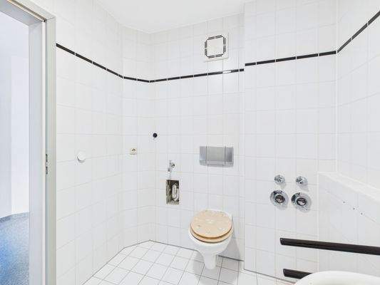 Waschmaschinen-Anschluss links