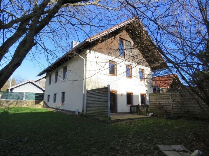 Einfamilien-Landhaus am Rande einer größeren Ortschaft in absolut ruhiger Südlage zwischen Lalling und Schönberg