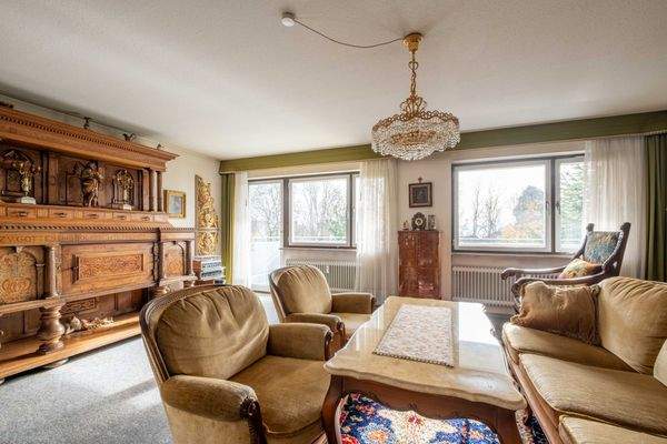 Wohnzimmer + Zugang Südbalkon