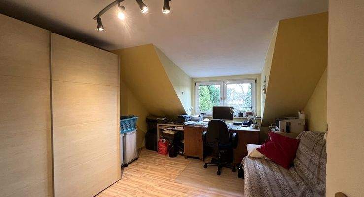 Arbeits- oder Kinderzimmer