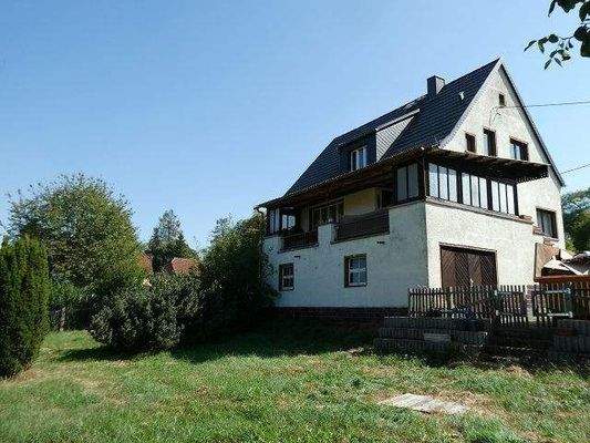 Wohnhaus mit Kellergarage