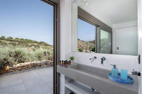 Kreta, Kokkino Chorio: Traumvilla mit makelloser Aussicht mit einer privaten Bucht zu verkaufen