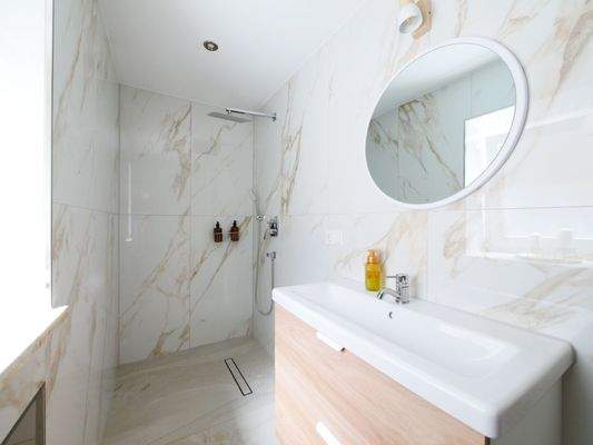 Tageslichtbad mit Dusche