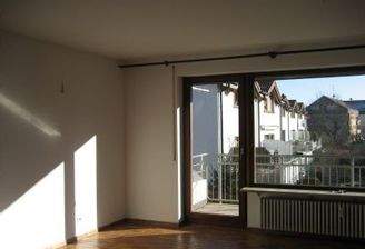 Bild 1 Wohnzimmer mit Balkon