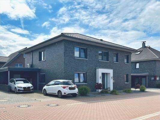 Carport und Stellplatz WE 1