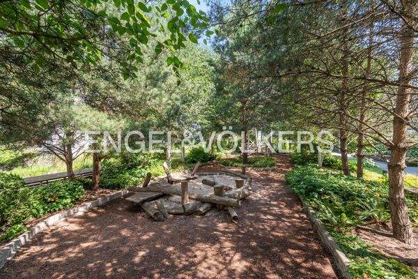 Grüner Innhof mit Spielplatz