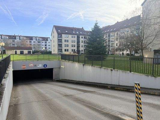 Tiefgarageneinfahrt