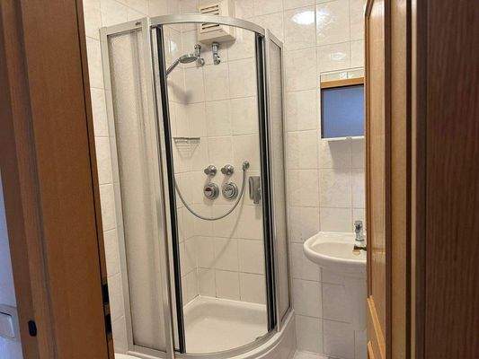 Bad mit Dusche.jpeg