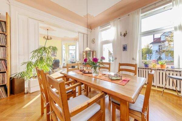 Geräumiger Essbereich