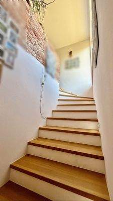 Treppenaufgang mit viel Licht